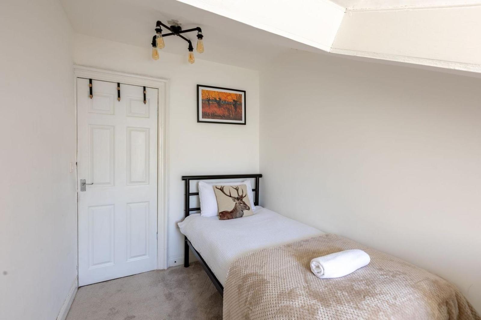 Spacious 3 Bedroom Home In Glasgow - Free Parking Exterior photo